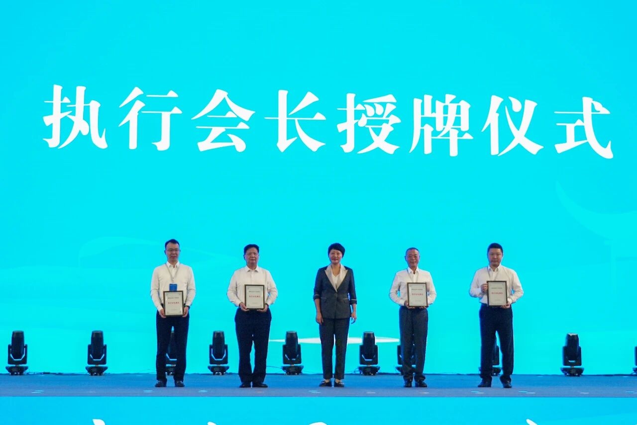 2025滁商大會暨滁商總會成立大會隆重舉行 金鵬控股集團(tuán)董事長孫元武當(dāng)選執(zhí)行會長